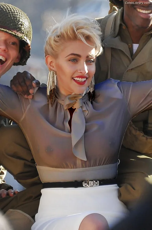 Paris Jackson photo 11 of 845