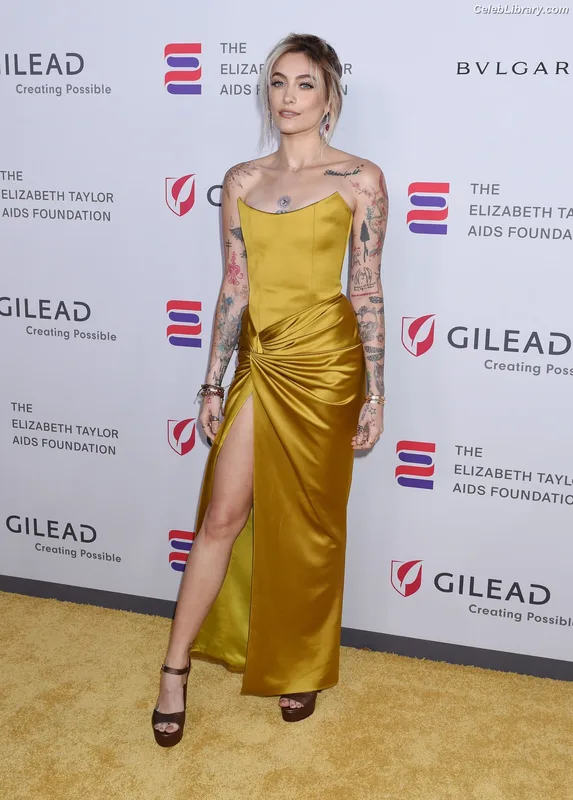 Paris Jackson photo 3 of 845