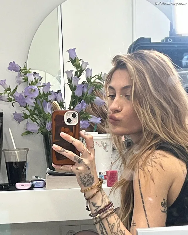 Paris Jackson photo 20 of 845