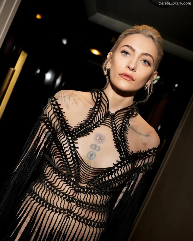 Paris Jackson photo 3 of 845
