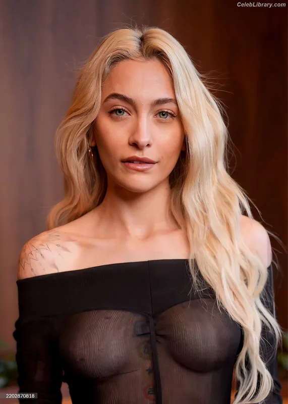 Paris Jackson photo 11 of 845