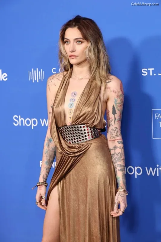 Paris Jackson photo 12 of 845