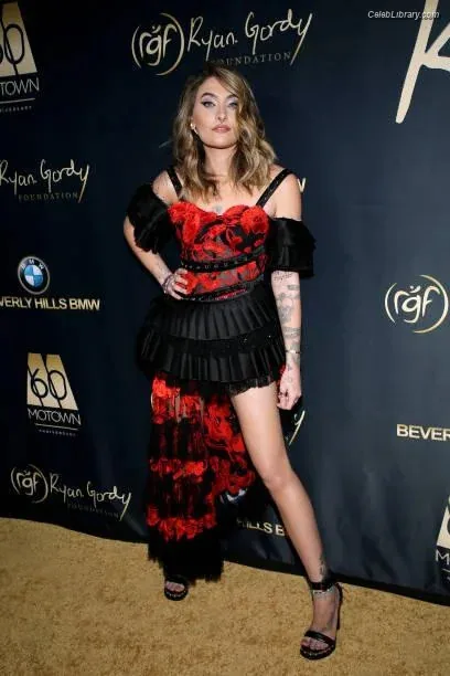 Paris Jackson photo 1 of 845