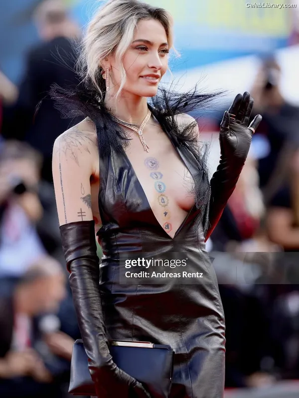 Paris Jackson photo 7 of 845