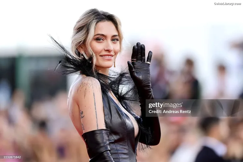 Paris Jackson photo 8 of 845