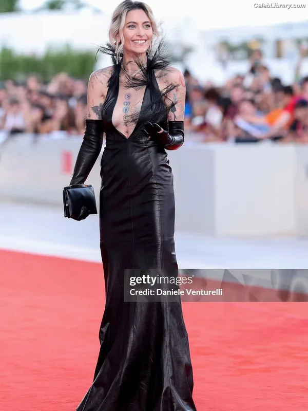 Paris Jackson photo 9 of 845