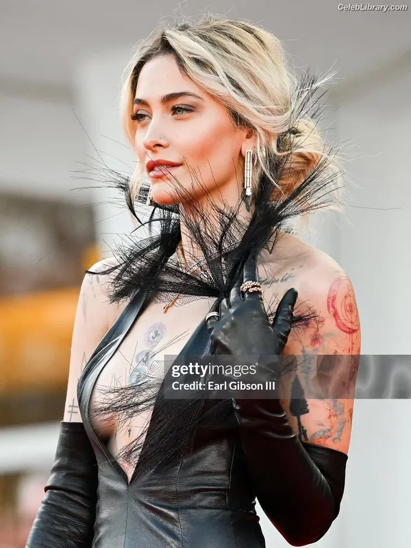 Paris Jackson photo 18 of 845