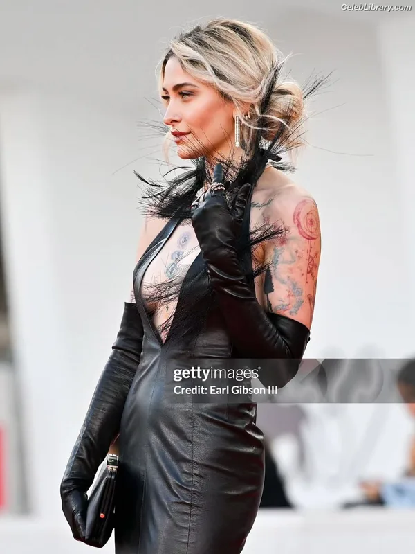 Paris Jackson photo 19 of 845