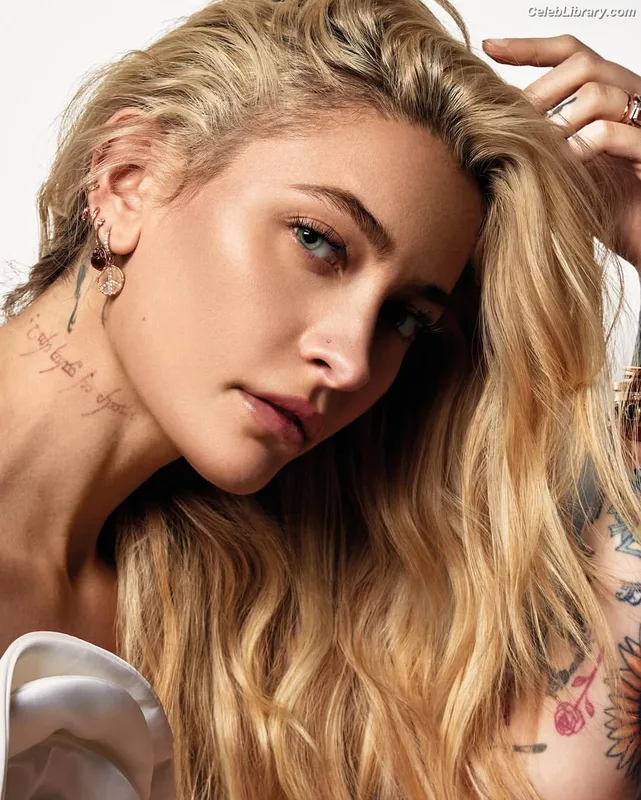 Paris Jackson photo 3 of 845