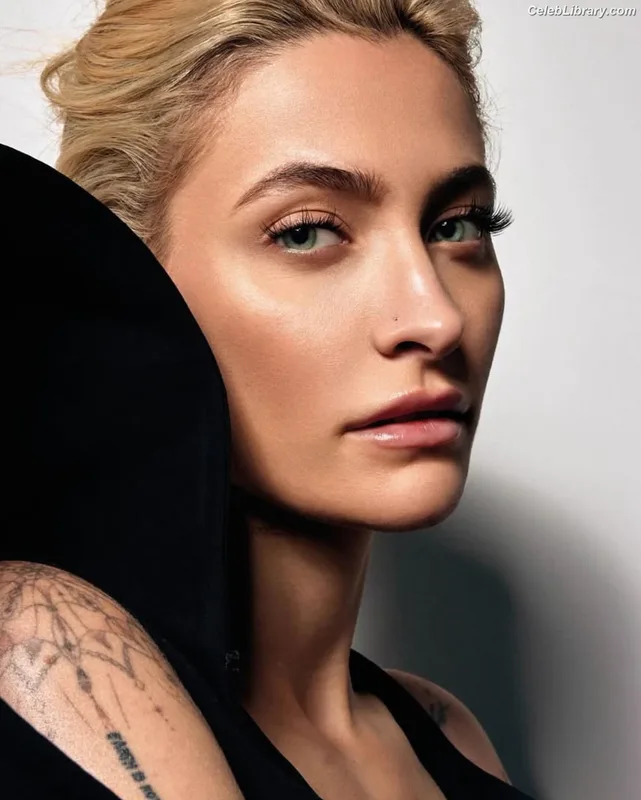 Paris Jackson photo 5 of 845