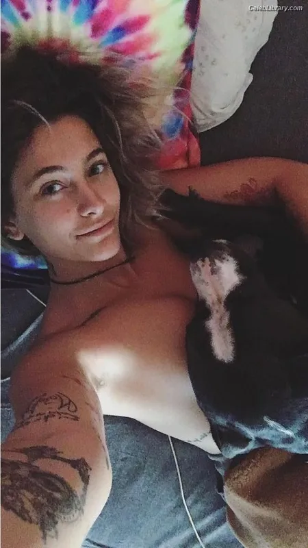 Paris Jackson photo 9 of 845