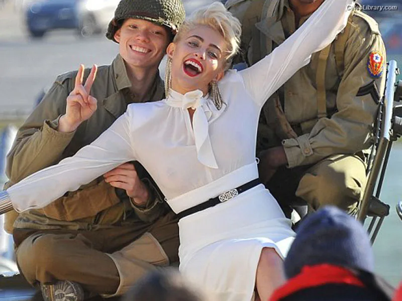 Paris Jackson photo 11 of 845
