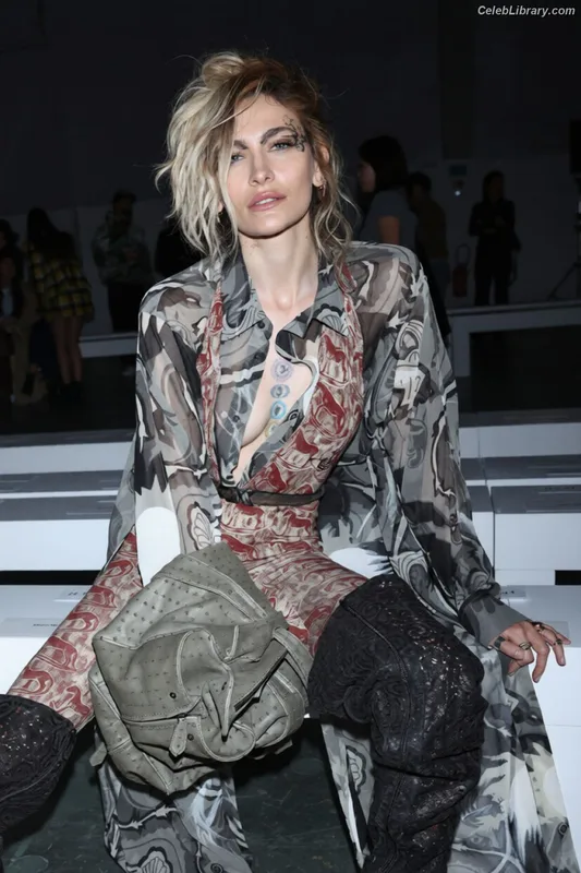 Paris Jackson photo 21 of 845