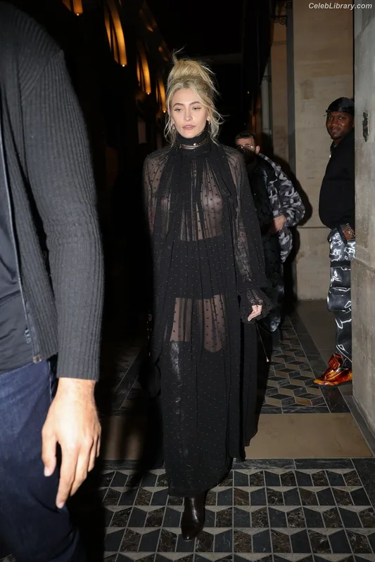 Paris Jackson photo 10 of 845