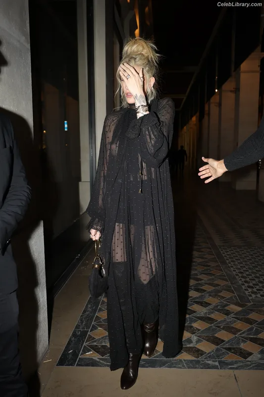 Paris Jackson photo 21 of 845