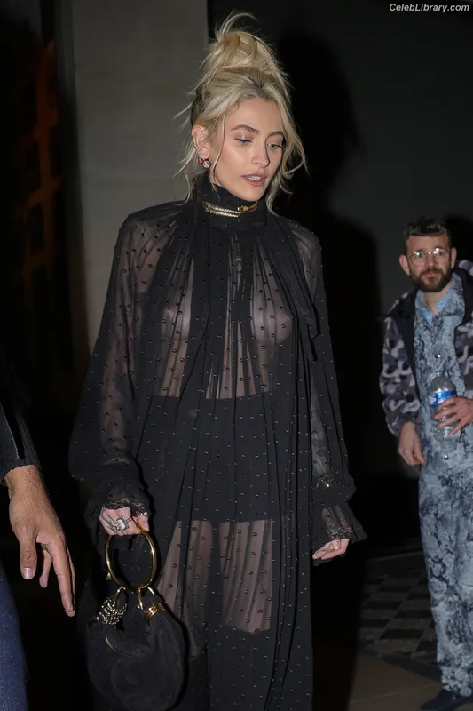 Paris Jackson photo 2 of 845