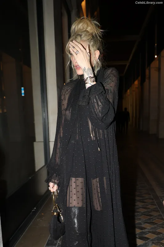 Paris Jackson photo 4 of 845