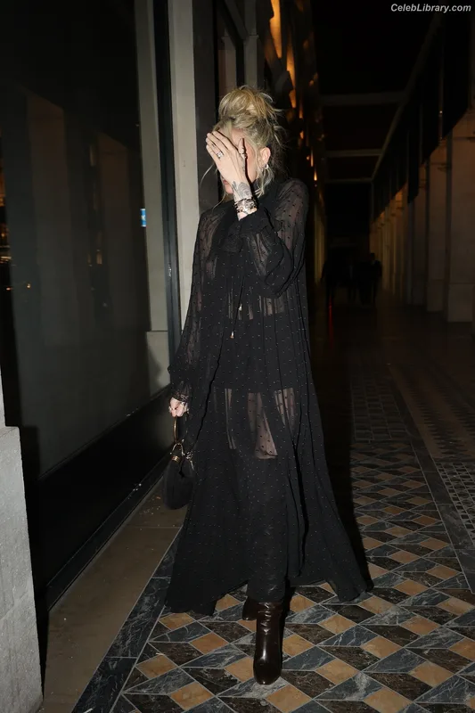 Paris Jackson photo 10 of 845