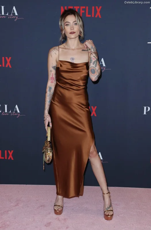 Paris Jackson photo 1 of 845