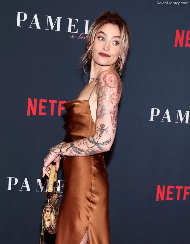 Paris Jackson photo 2 of 845