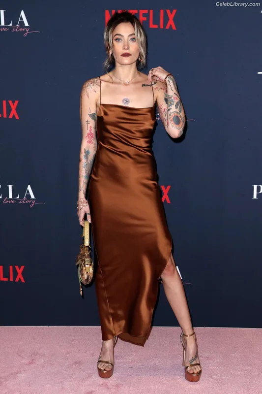 Paris Jackson photo 10 of 845