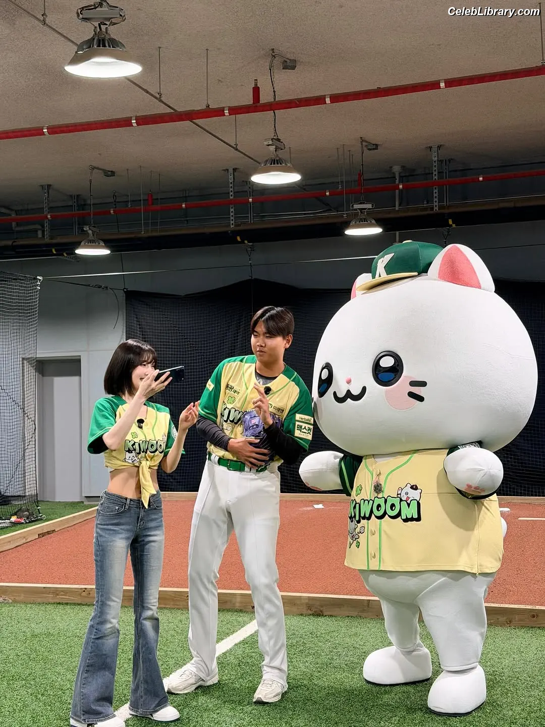 Park Soo-young (Joy - Red Velvet) photo 20 of 346