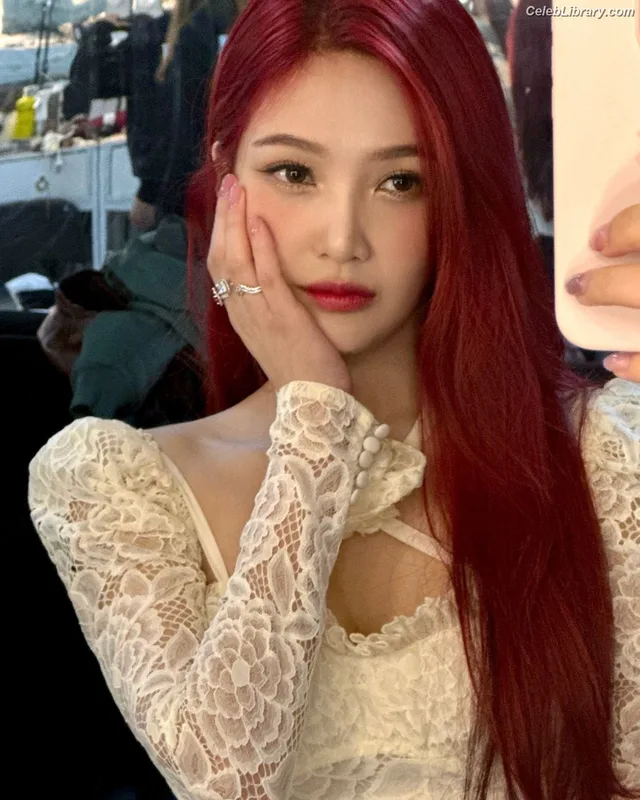 Park Soo-young (Joy - Red Velvet) photo 4 of 347