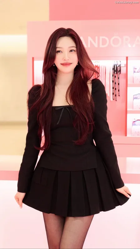 Park Soo-young (Joy - Red Velvet) photo 13 of 347