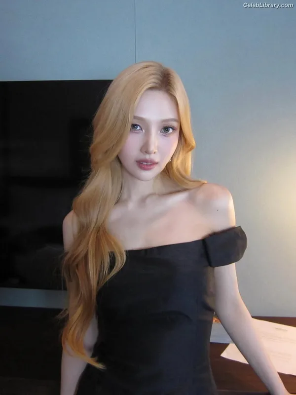 Park Soo-young (Joy - Red Velvet) photo 1 of 347