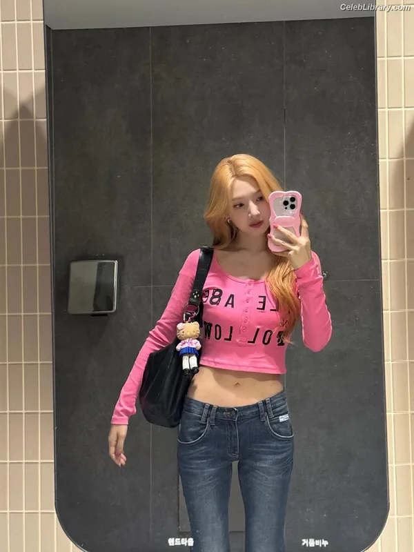 Park Soo-young (Joy - Red Velvet) photo 5 of 347