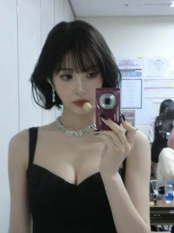 Park Soo-young (Joy - Red Velvet) photo 13 of 347