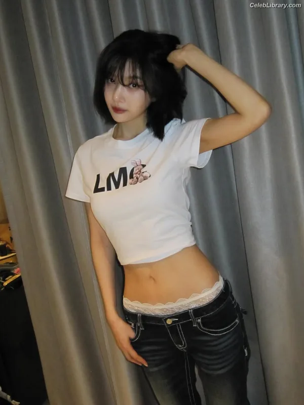 Park Soo-young (Joy - Red Velvet) photo 2 of 347
