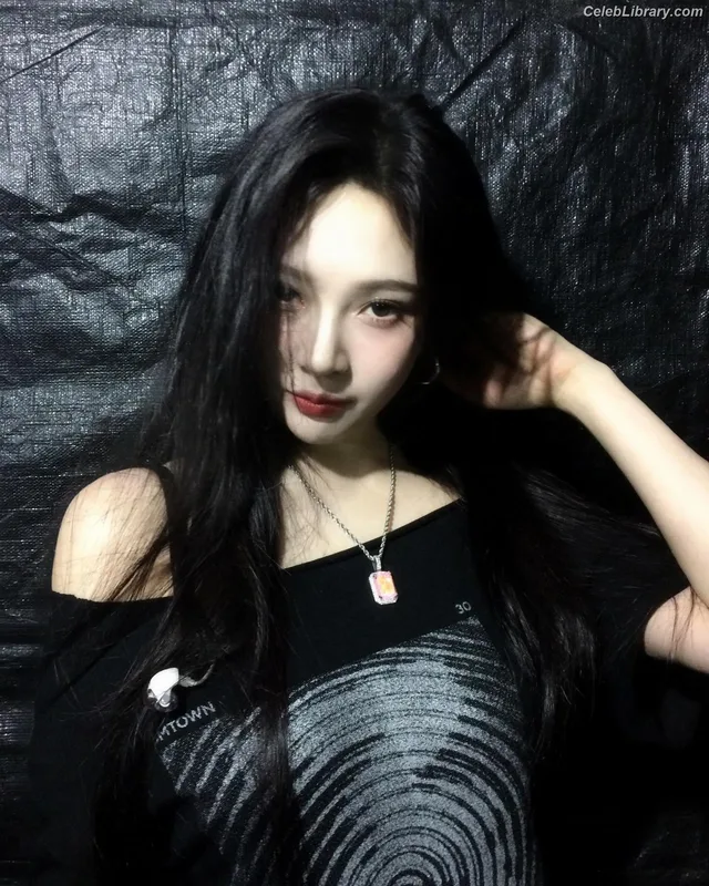 Park Soo-young (Joy - Red Velvet) photo 20 of 347