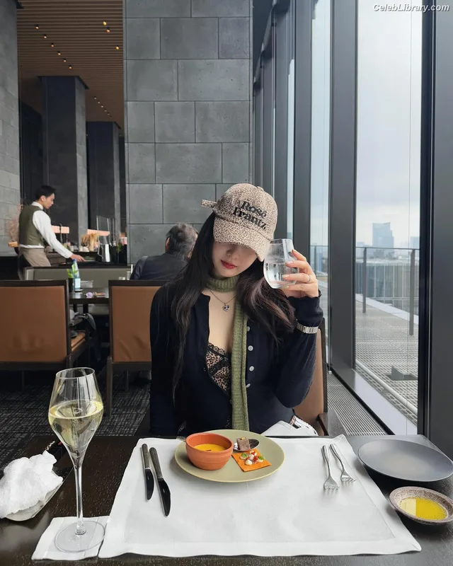 Park Soo-young (Joy - Red Velvet) photo 5 of 347