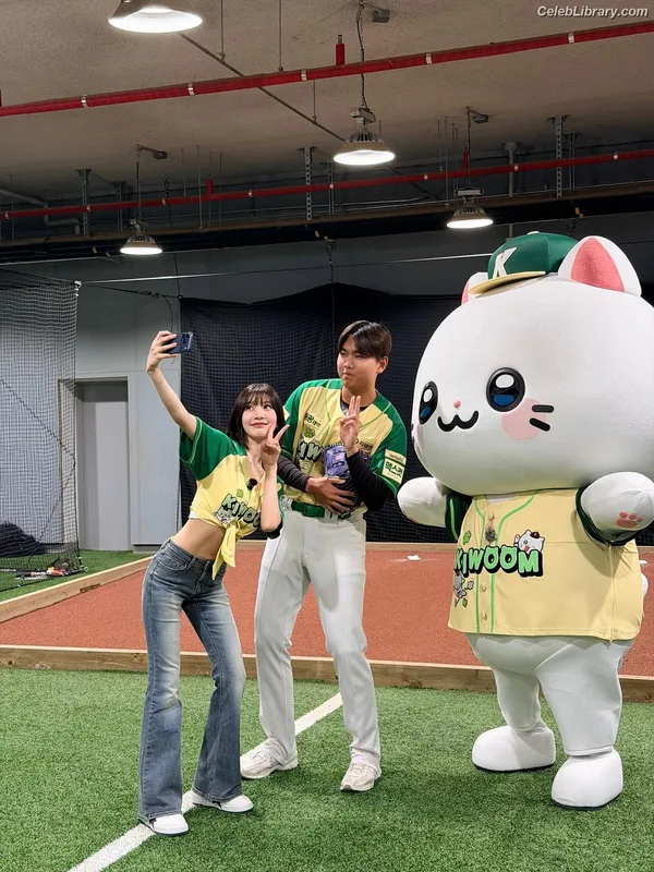 Park Soo-young (Joy - Red Velvet) photo 21 of 347