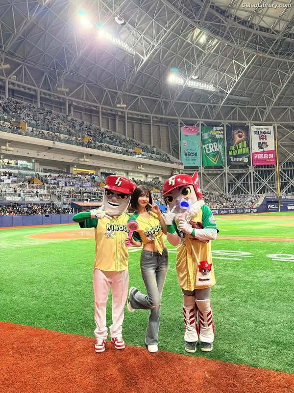 Park Soo-young (Joy - Red Velvet) photo 1 of 347