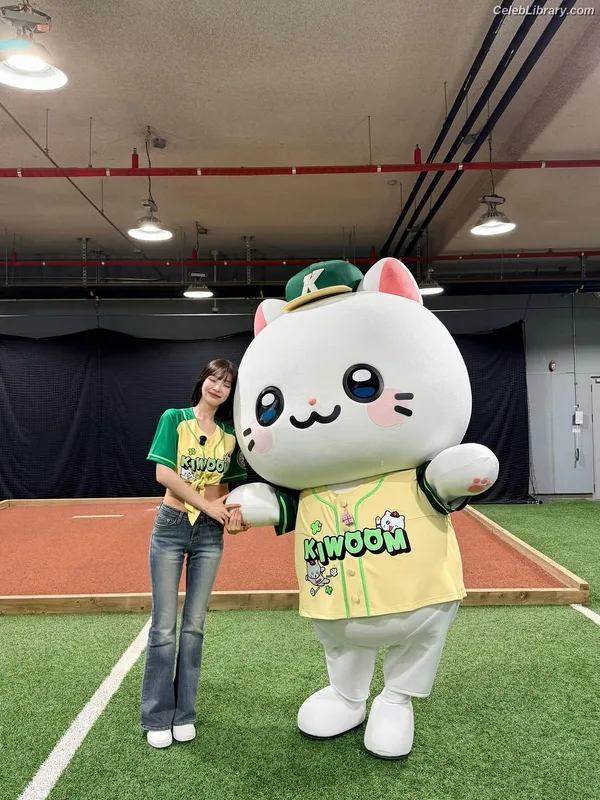 Park Soo-young (Joy - Red Velvet) photo 4 of 347