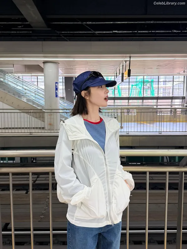 Park Soo-young (Joy - Red Velvet) photo 5 of 347