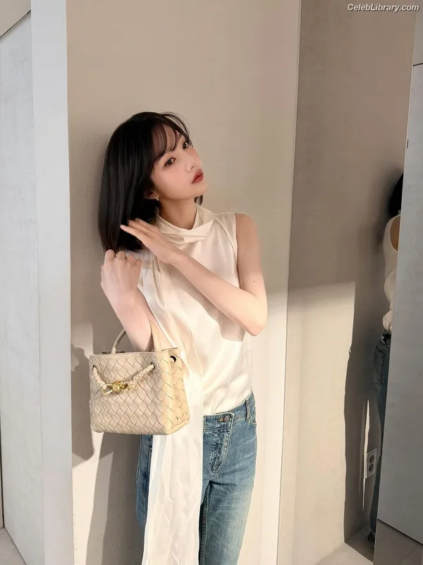 Park Soo-young (Joy - Red Velvet) photo 21 of 347