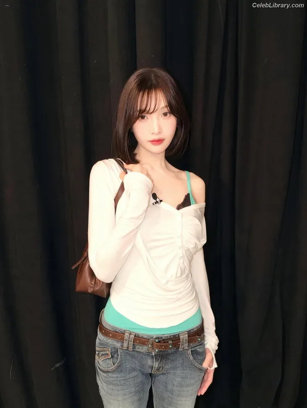 Park Soo-young (Joy - Red Velvet) photo 22 of 347