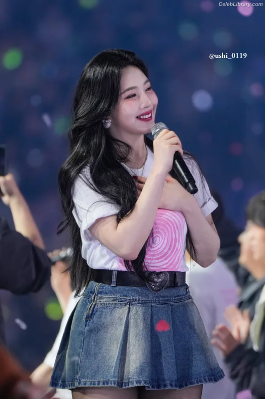 Park Soo-young (Joy - Red Velvet) photo 24 of 347