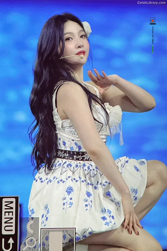 Park Soo-young (Joy - Red Velvet) photo 2 of 347