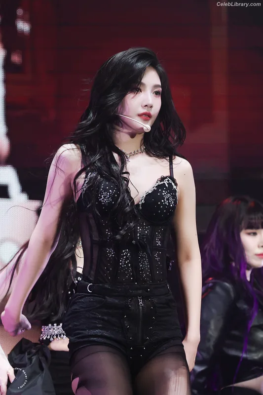 Park Soo-young (Joy - Red Velvet) photo 4 of 347