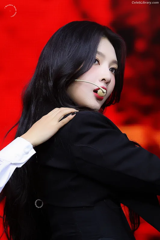 Park Soo-young (Joy - Red Velvet) photo 7 of 347