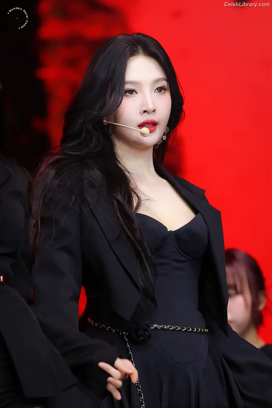 Park Soo-young (Joy - Red Velvet) photo 9 of 347