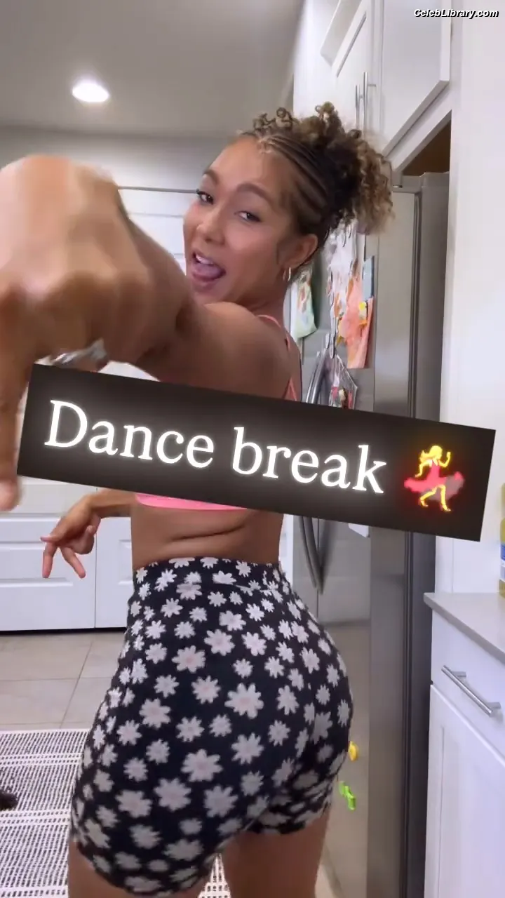 Parker McKenna Posey photo 14 of 797