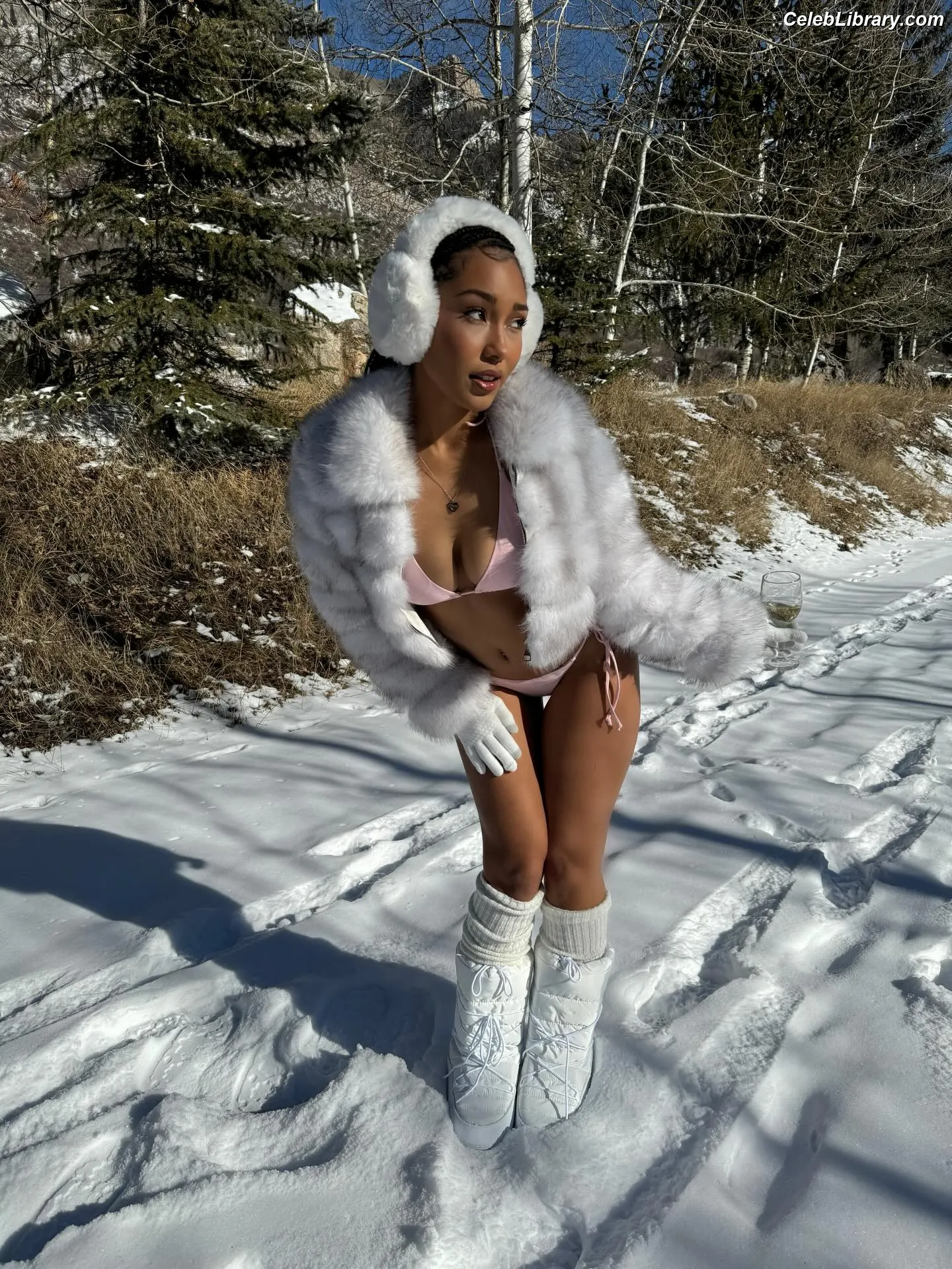 Parker McKenna Posey photo 3 of 797