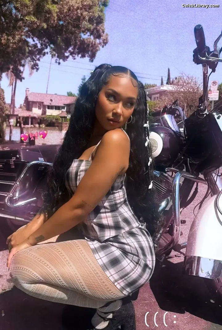 Parker McKenna Posey photo 11 of 797