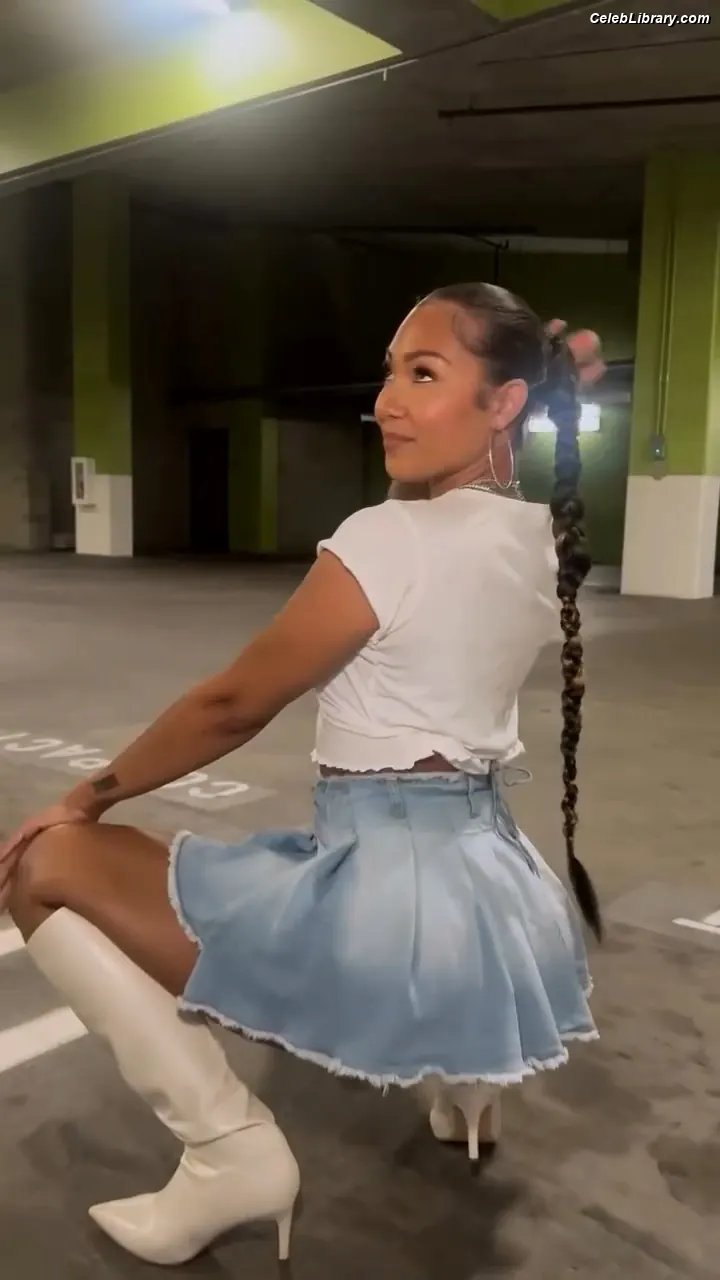 Parker McKenna Posey photo 23 of 797