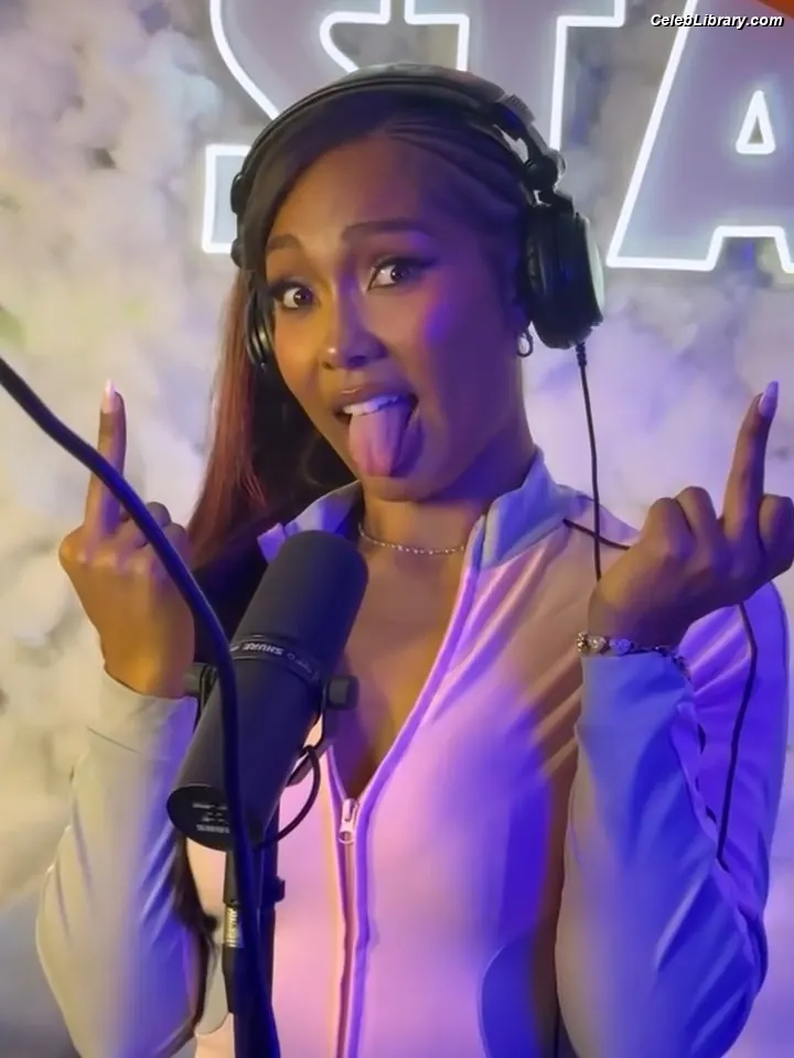 Parker McKenna Posey photo 10 of 797